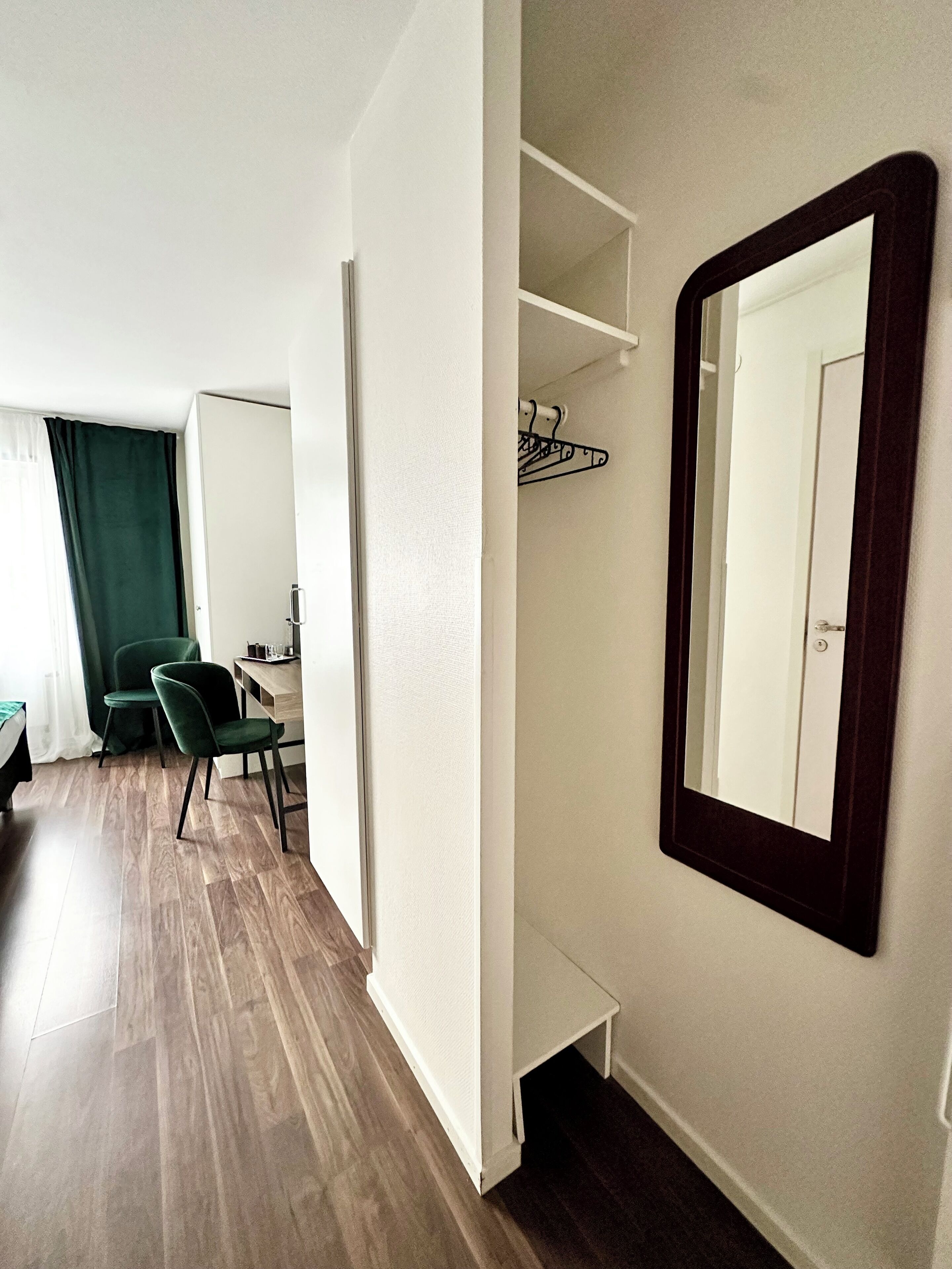 Soundproofing, free WiFi, bed sheets