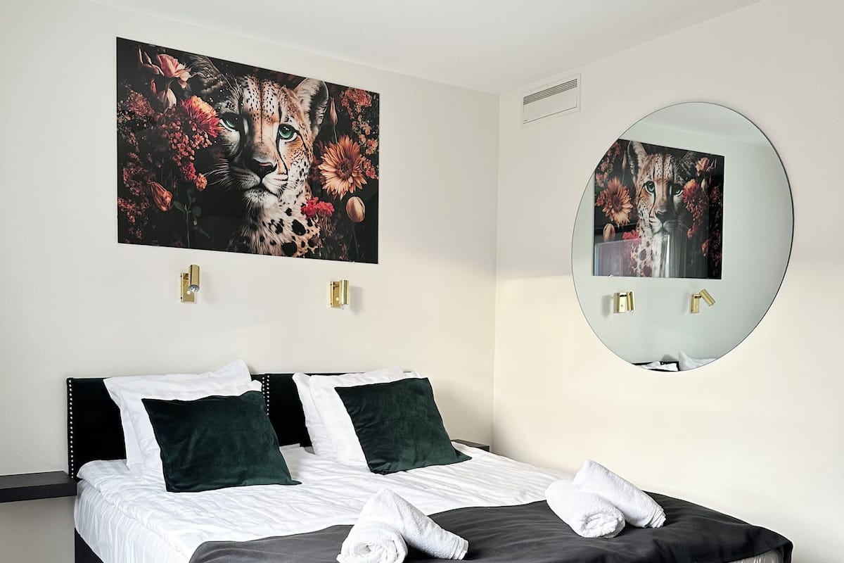 Comfort Double Room | Soundproofing, free WiFi, bed sheets