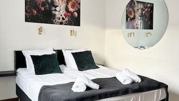 Comfort Double Room | Soundproofing, free WiFi, bed sheets