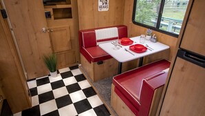 Comfort Suite | 1 bedroom, premium bedding, down duvets, free WiFi - Urban Woods (Columbia Falls)