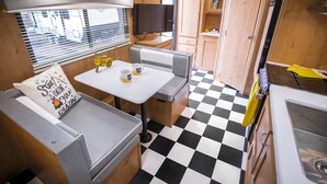 Comfort Suite | 1 bedroom, premium bedding, down duvets, free WiFi - Urban Woods (Columbia Falls)