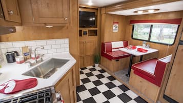 Comfort Suite | 1 bedroom, premium bedding, down comforters, individually decorated