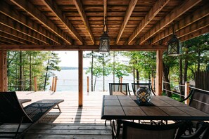Outdoor dining - Lake View & Access/Hot Tub/5000 Arcade Games/Pool Table/Pontoon for Rent (Kalkaska)