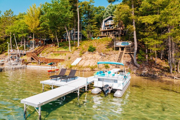 Property grounds - Lake View & Access/Hot Tub/5000 Arcade Games/Pool Table/Pontoon for Rent (Kalkaska)