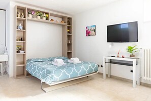 1 bedroom, desk, iron/ironing board, free WiFi