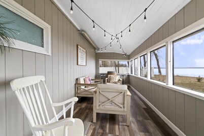 Life Is Good Lodge lakefront, private beach between Brainerd & Nisswa, game room