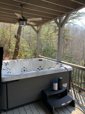 Outdoor spa tub - Private Big Canoe home with hot tub  (Jasper)