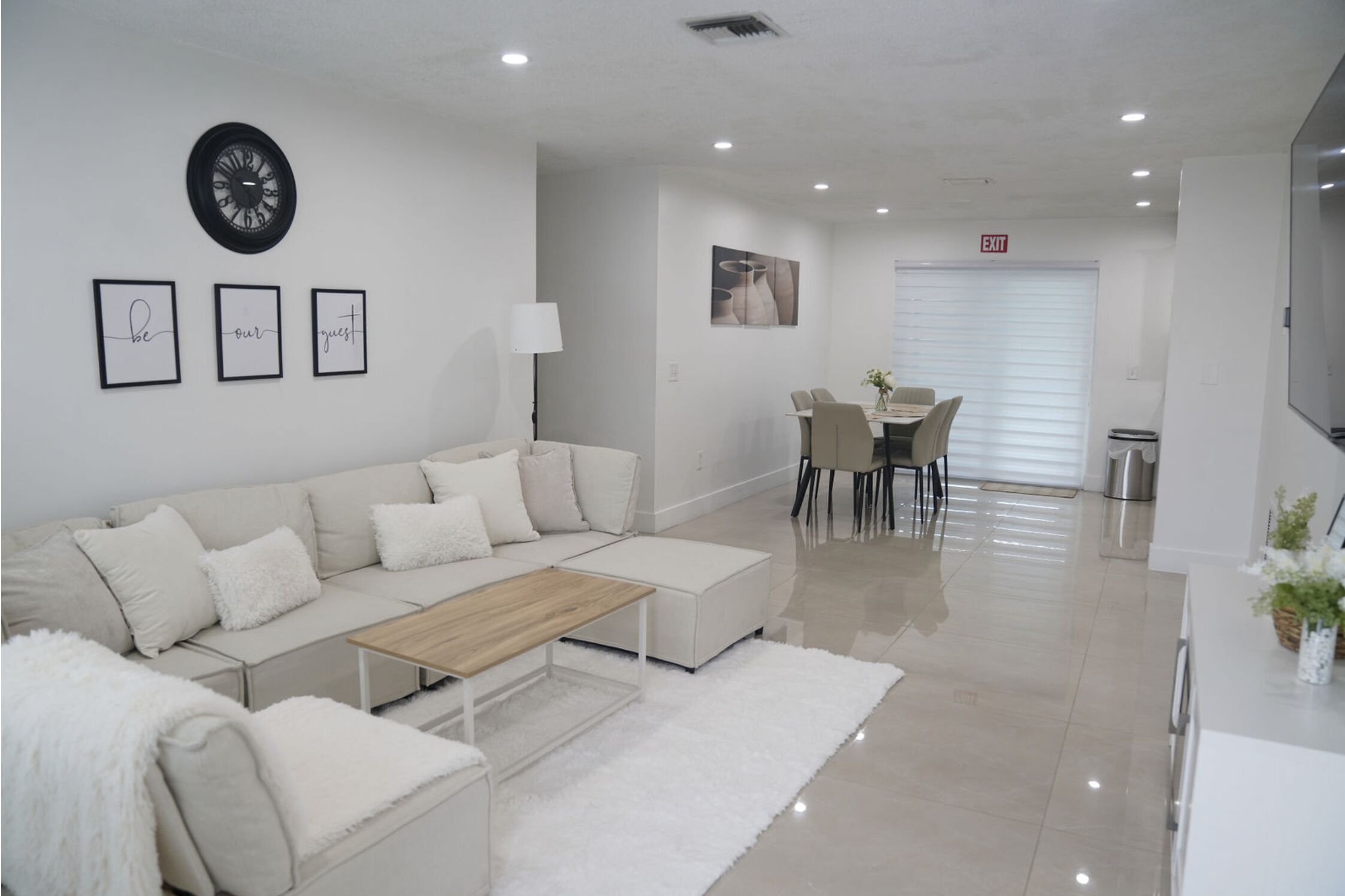 Comfy Retreat Near Guitar Hotel w/ fire pit and coffee bar. Fully stocked!