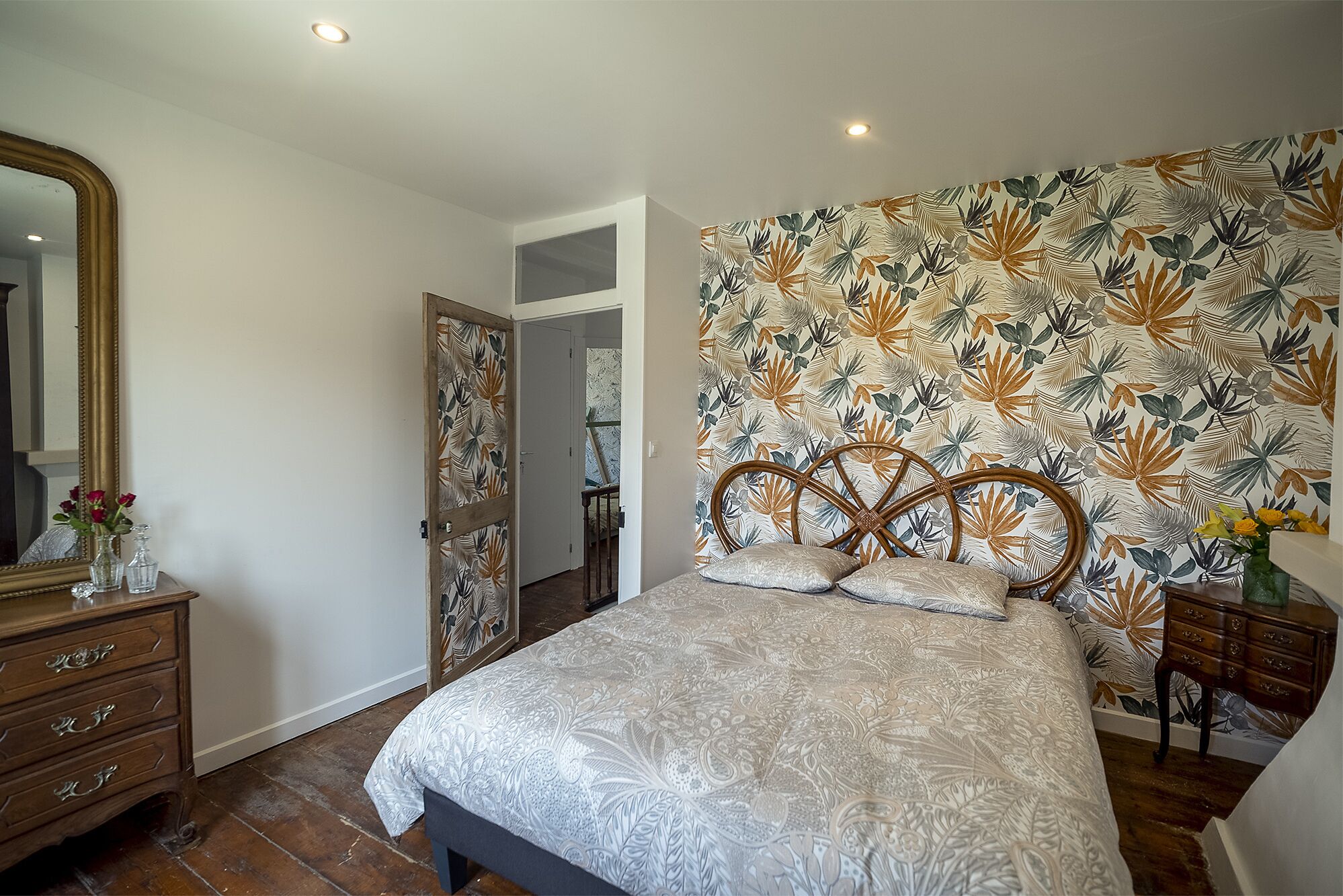 3 chambres, fer et planche à repasser, lit de bébé portatif