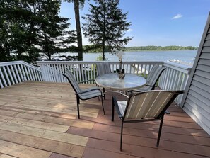 Outdoor dining - Lakeshore Recreational Place (Mound)