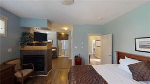 5 bedrooms, iron/ironing board, free WiFi, bed sheets