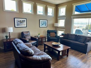 TV, fireplace, offices
