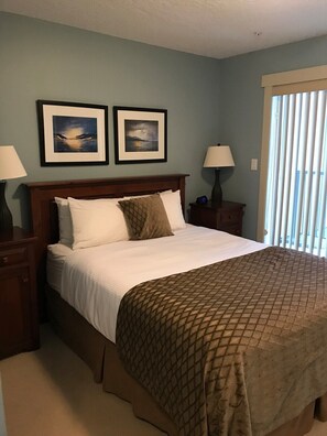 4 chambres, fer et planche à repasser, lit de bébé portatif