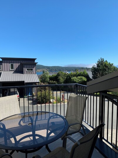 Sooke Harbour Getaway