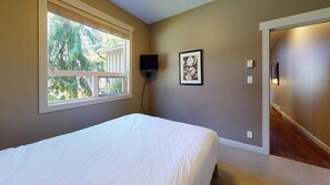 3 bedrooms, iron/ironing board, travel crib, free WiFi - Sooke Harbour Getaway (Sooke)