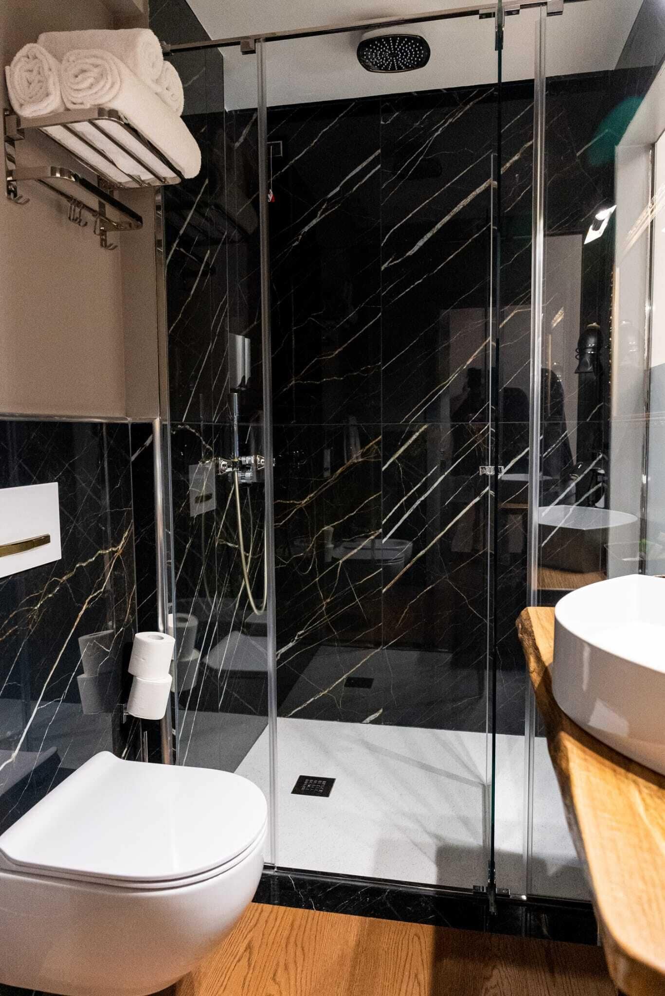 Exclusive Double Room, 1 King Bed | Bathroom | Shower, rainfall showerhead, free toiletries, hair dryer