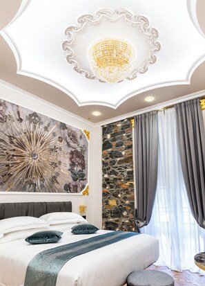 Business Double Room, 1 King Bed - Queen Catlleya Suite  (Genoa)