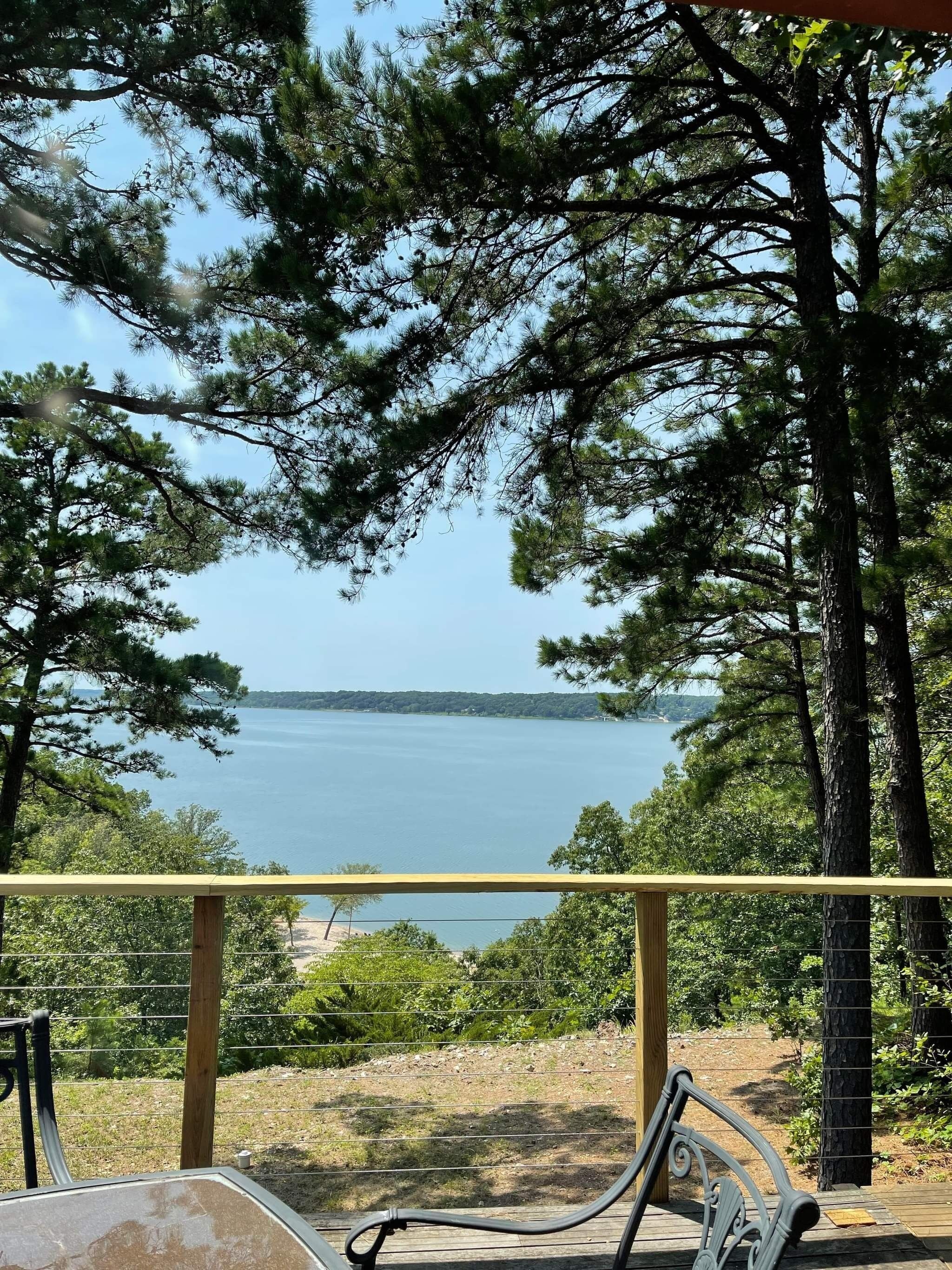 Large lake Hudson home with spectacular lake views, only 45 minutes from Tulsa 