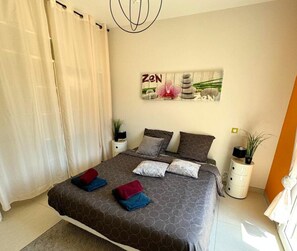 3 bedrooms, desk, iron/ironing board, travel cot