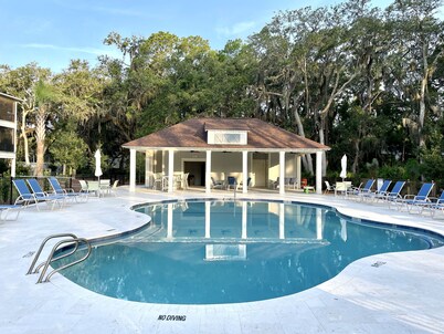 Three bedroom, three bathroom condo! Minutes from beaches, waterpark, and shops