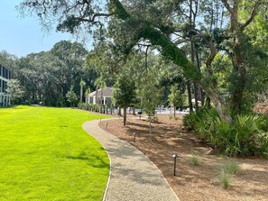 Property grounds - Three bedroom, three bathroom condo! Minutes from beaches, waterpark, and shops (Jekyll Island)