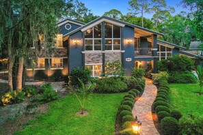 Exterior - 16 beds, 5BA, 2 Acres, Salt POOL, Spa (Seminole)