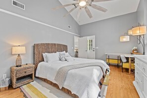 7 bedrooms, iron/ironing board, free WiFi, bed sheets - 16 beds, 5BA, 2 Acres, Salt POOL, Spa (Seminole)