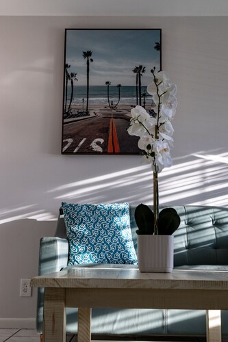 Elegant space, close to the beach, restaurants and bars!