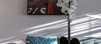 Elegant space, close to the beach, restaurants and bars!