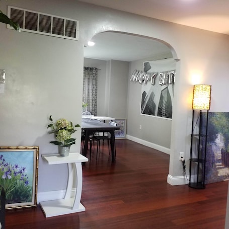Área de sala de estar. Fairmount House at The Mann