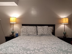 Quarto econômico, 1 cama Queen, para não fumantes | 1 quarto, individualmente mobiliados, escrivaninha