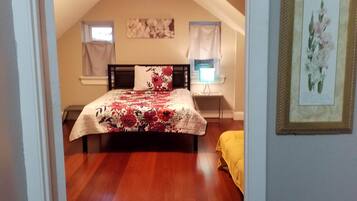 Habitación económica, 1 cama matrimonial, para no fumadores, baño compartido | 1 habitación, muebles diferentes y escritorio