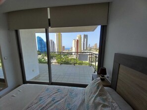 2 bedrooms, iron/ironing board, bed sheets - Playa Poniente (Alacant/Alicante)