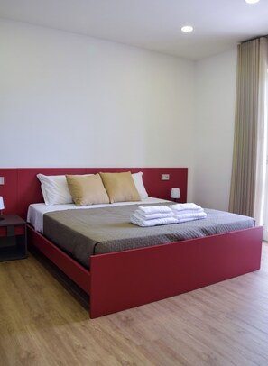 Comfort Double or Twin Room | Gebar bulu kapas, busa memori, bar mini, dihias secara berasingan 
