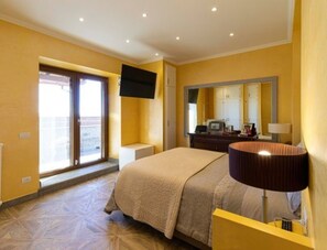 7 chambres, fer et planche Ă repasser, Wi-Fi, draps fournis