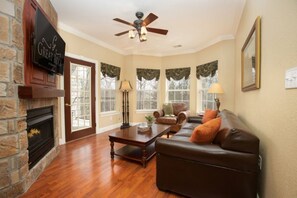 TV - Tranquil 1BR Getaway in Great Rock Haven (Branson)