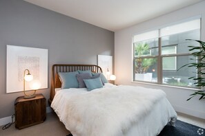 1 habitación, tabla de planchar con plancha y ropa de cama 