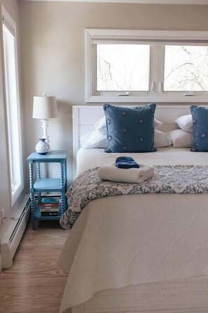 10 bedrooms, iron/ironing board, internet, bed sheets