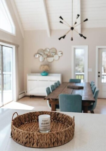 Amazing compound! Wedding stays! Gatherings! Newport! Beach!