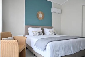 4 chambres, coffres-forts dans les chambres, bureau