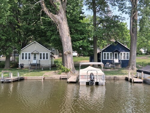 Newland's Resort: Cozy Channel Front Cottage #1 on Indian Lake with a boat dock