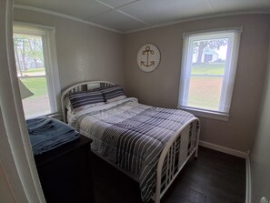 2 bedrooms, bed sheets