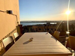 屋外ダイニングエリア