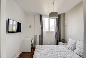 3 chambres, fer et planche à repasser, Wi-Fi, draps fournis