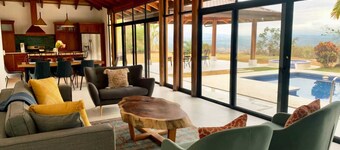 Exclusive Atenas Oasis, Breathtaking Views, Heated Pool & Jacuzzi, AC bedrooms