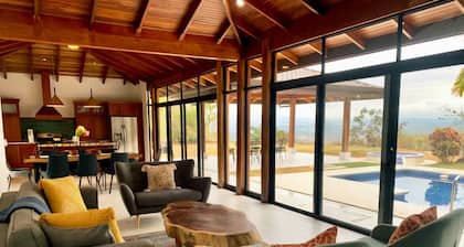 Exclusive Atenas Oasis, Breathtaking Views, Heated Pool & Jacuzzi, AC bedrooms