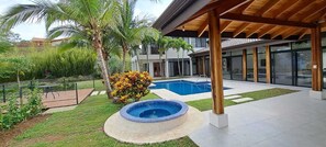 Piscine extérieure, piscine chauffée