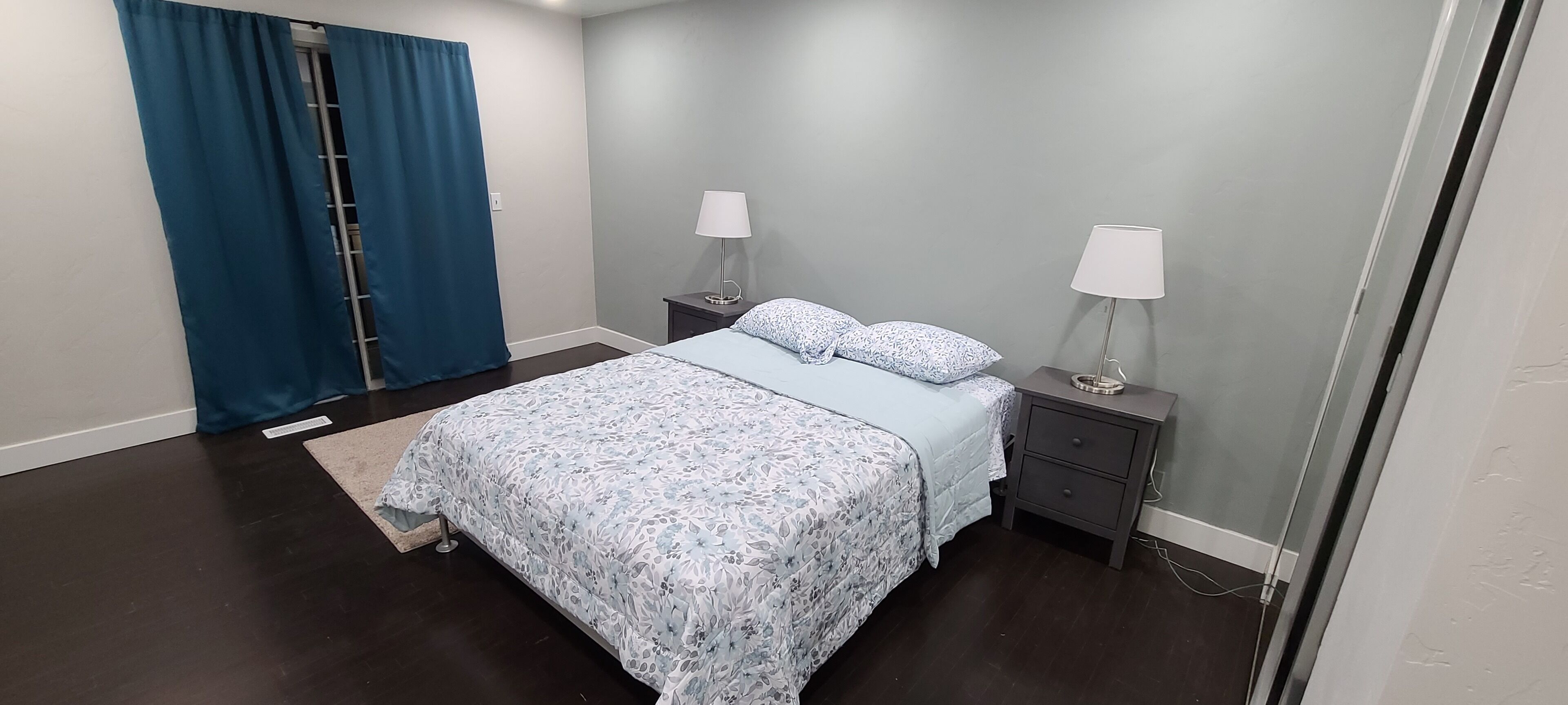 5 bedrooms, iron/ironing board, WiFi, bed sheets