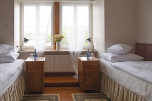 Basic Twin Room | 1 bedroom, free WiFi, bed sheets