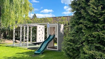 Children’s play area – outdoor
